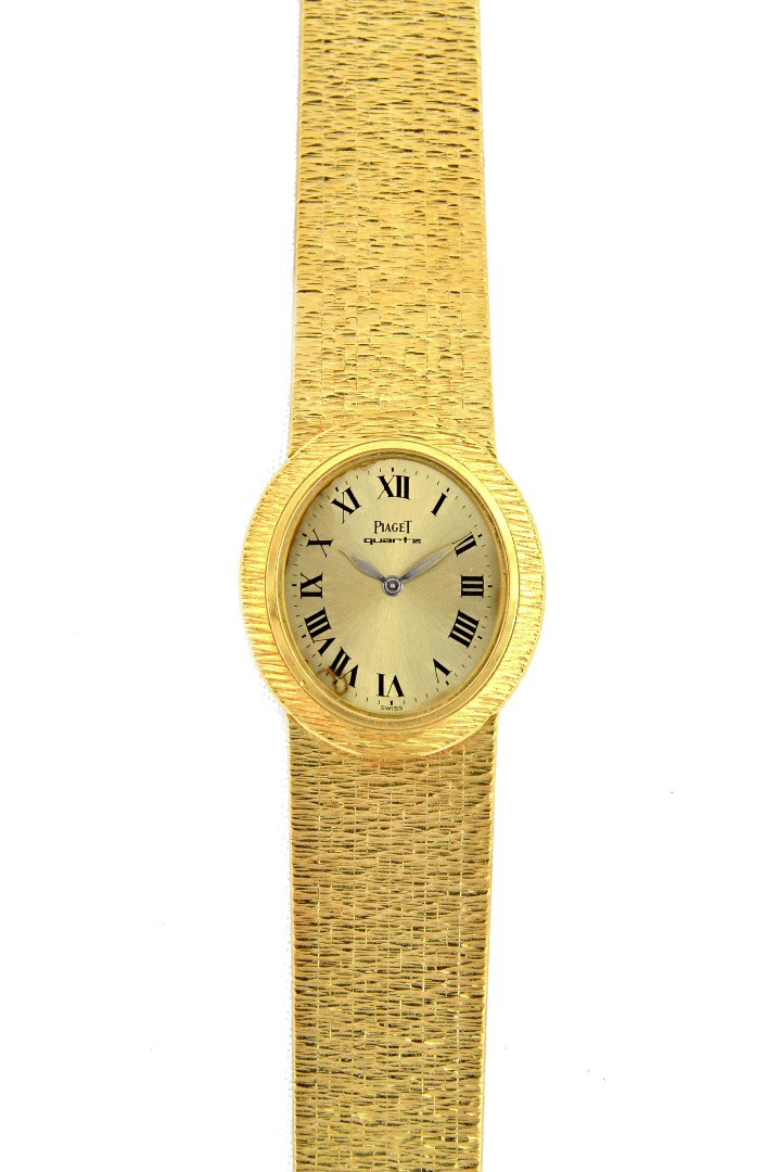 Appraisal: An ct yellow gold Piaget lady's quartz wristwatch with oval