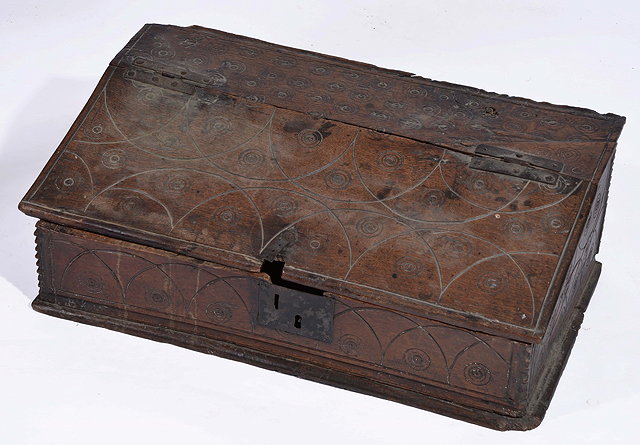 Appraisal: A TH CENTURY OAK BIBLE BOX with hinged rising lid