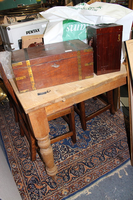 Appraisal: A RECTANGULAR PINE KITCHEN TABLE with bobbin turned legs wide