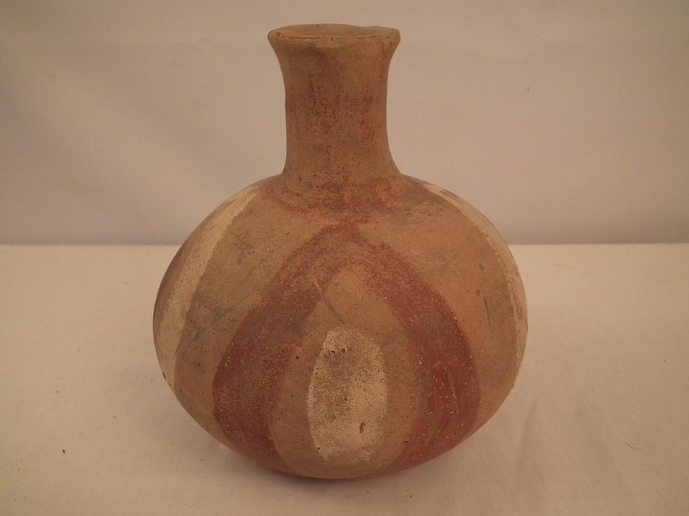 Appraisal: QUAPAW POTTERY BOTTLE Early Native American Quapaw pottery water bottle