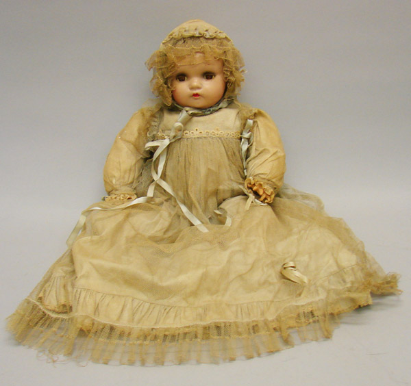 Appraisal: Unmarked Madame Alexander type baby Flirty sleep eyes molded hair