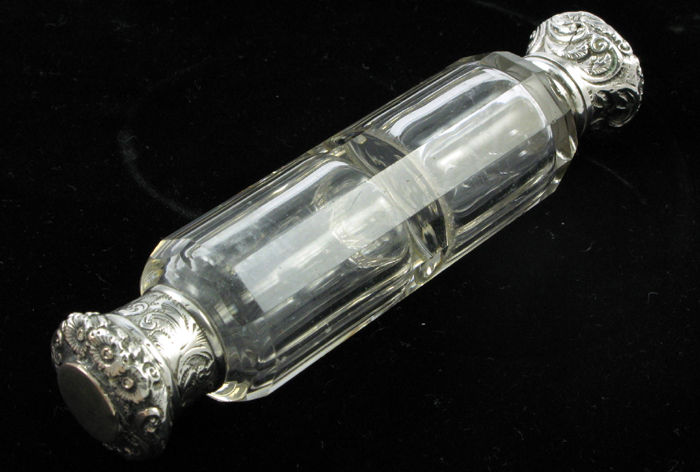 Appraisal: A DOUBLE CRYSTAL LAYDOWN PERFUME BOTTLE having a perfume at