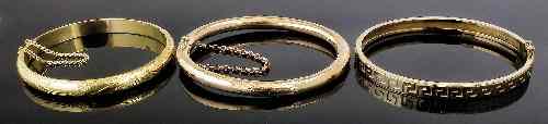 Appraisal: An ct gold stiff bangle the face engraved with stylised