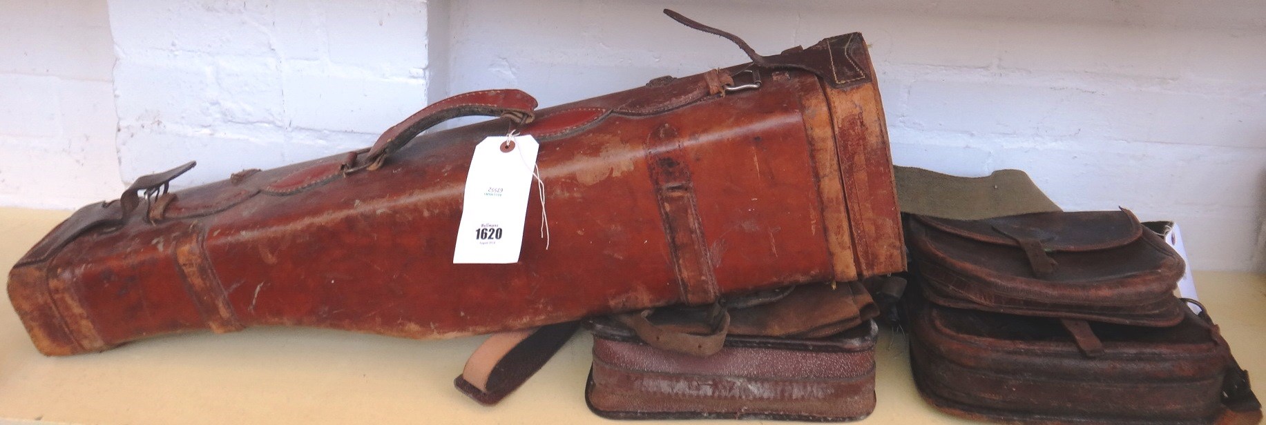 Appraisal: A leather 'leg of mutton' double gun case cm and