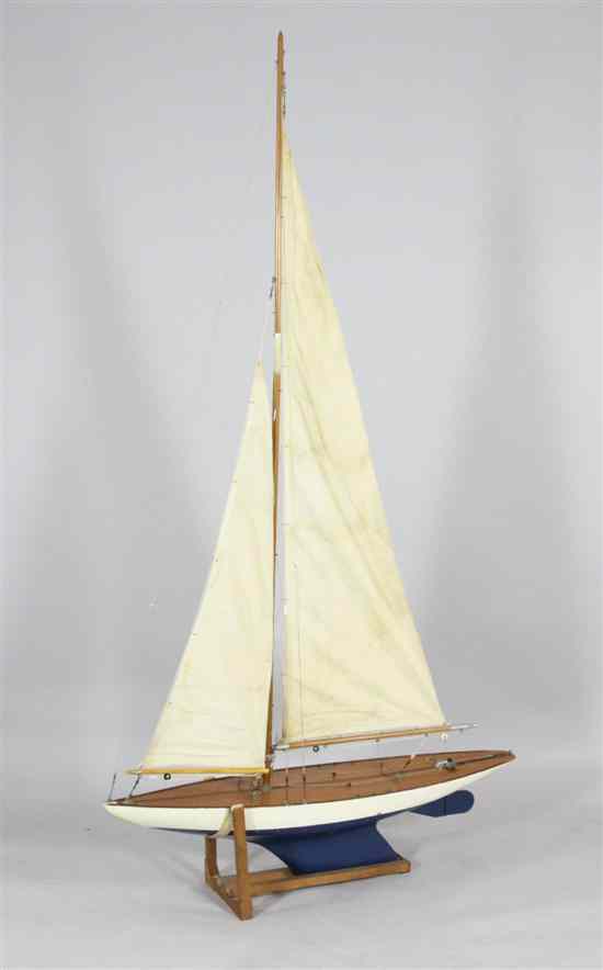 Appraisal: A model pond yacht circa built by William James Liffen