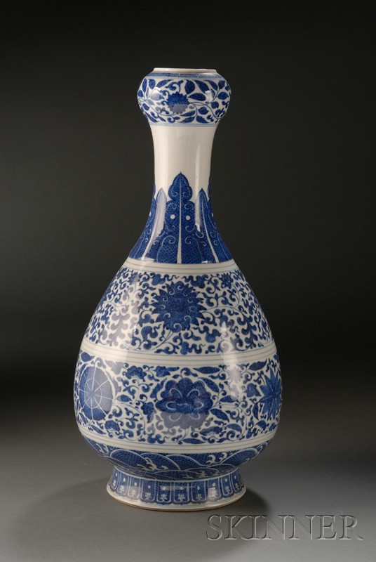 Appraisal: Porcelain Vase China th century garlic mouth form underglaze blue