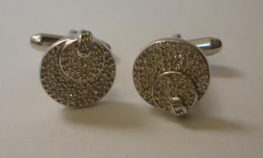 Appraisal: A PAIR OF DIAMOND CUFFLINKS the circular white gold panels