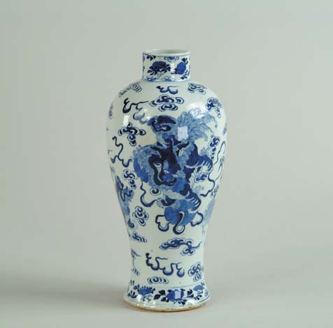 Appraisal: EARLY BLUE AND WHITE CHINESE VASE th th Century White