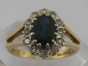 Appraisal: A carat gold sapphire and diamond ring sapphire approx x