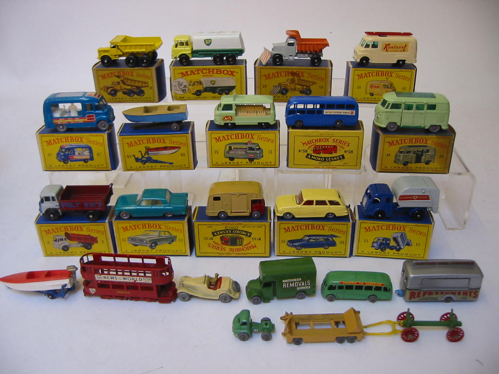 Appraisal: Fourteen Series Models boxed F-G and seven unboxed models F