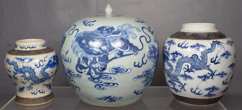 Appraisal: Lot of th c Chinese porcelain jars large jar with