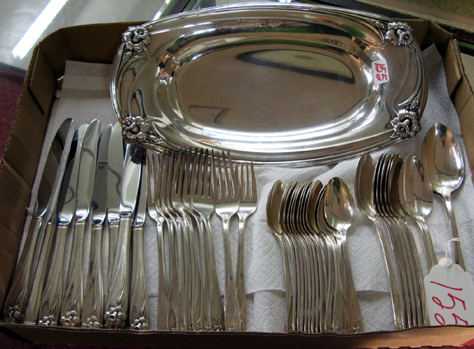 Appraisal: AN ROGERS BROS SILVERPLATED FLATWARE SET AND TRAY pieces in