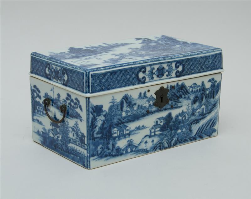 Appraisal: CANTON BLUE AND WHITE PORCELAIN RECTANGULAR TEA CADDY With metal