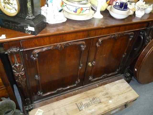 Appraisal: A VICTORIAN MAHOGANY AND ROSEWOOD SIDEBOARD the raised back over