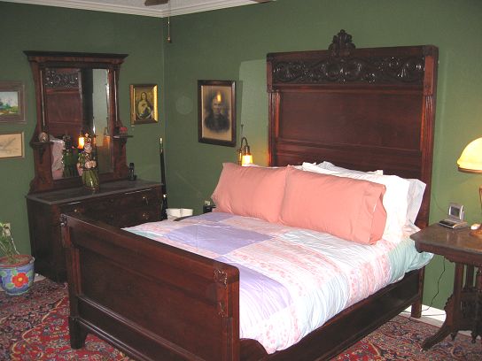 Appraisal: A VERY GOOD VICTORIAN PIECE BEDROOM SET To include FULL