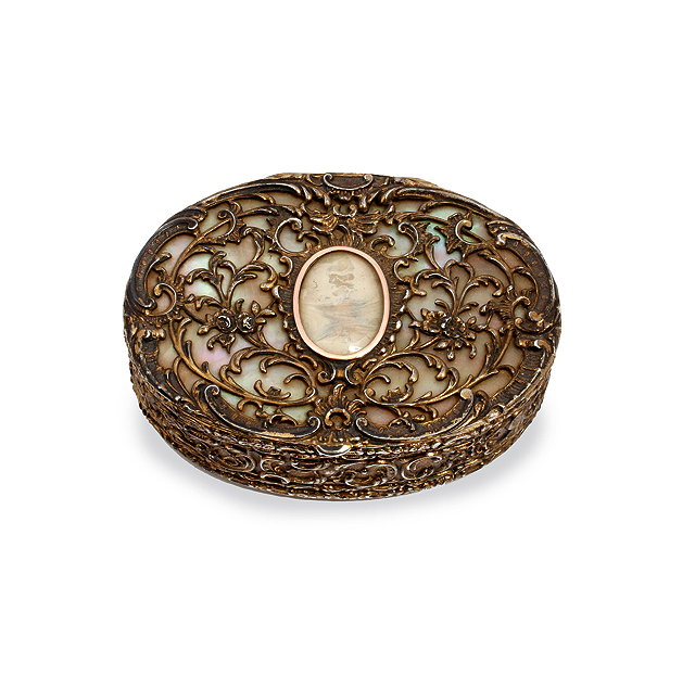 Appraisal: A CONTINENTAL SILVER AND MOTHER OF PEARL SNUFF BOX with