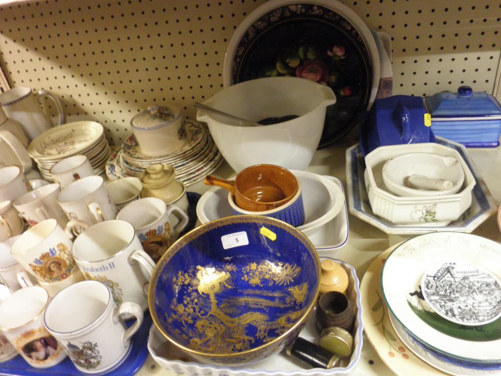 Appraisal: A Wilton ware bowl decorated in gilt with an oriental