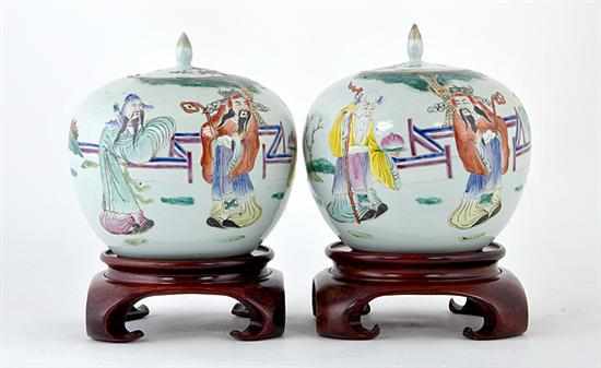 Appraisal: Pair Chinese Export famille rose porcelain covered jars th th