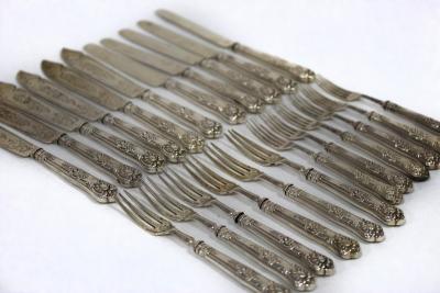 Appraisal: A set of six Queen's pattern silver fish knives and