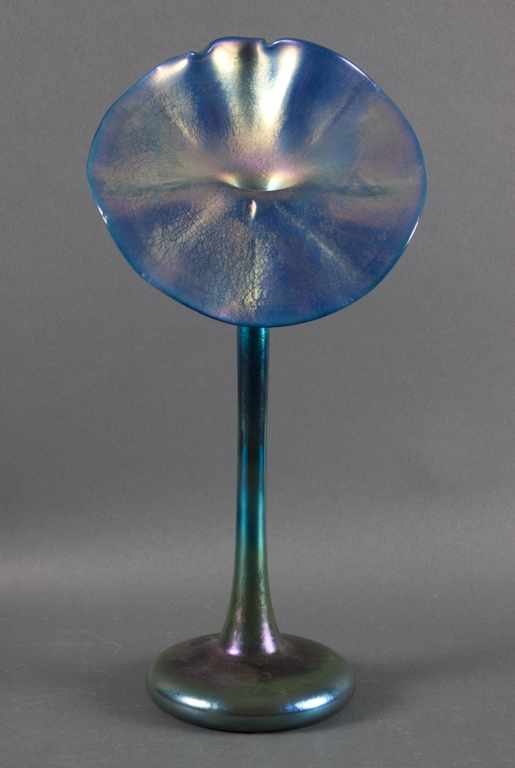 Appraisal: James Lundberg iridescent art glass ''Jack-in-the-Pulpit'' vase in the Tiffany