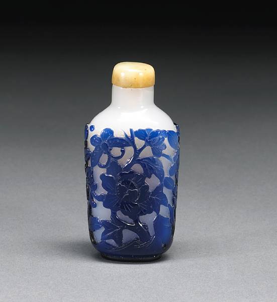 Appraisal: A fine blue overlay-decorated glass snuff bottle - Of tapering