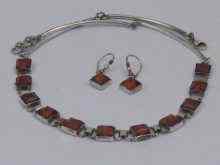 Appraisal: An amber necklace set in white metal tests silver together