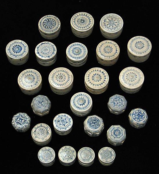 Appraisal: A selection of twenty-five blue and white boxes Late th