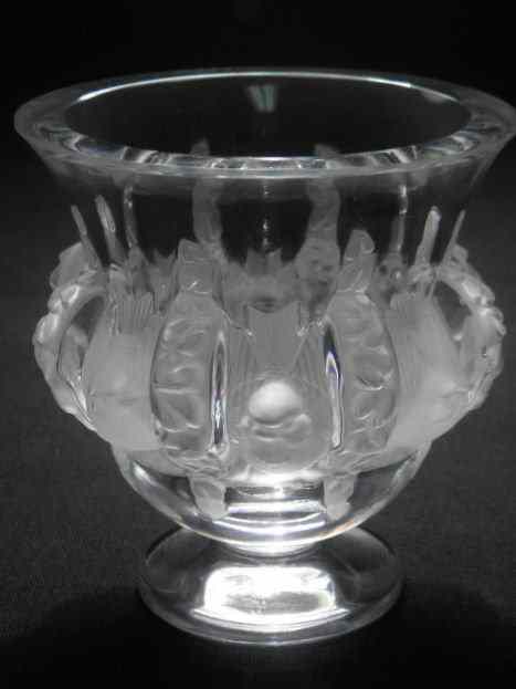 Appraisal: Lalique frosted crystal ''Dampierre'' vase Frosted crystal sparrows in relief