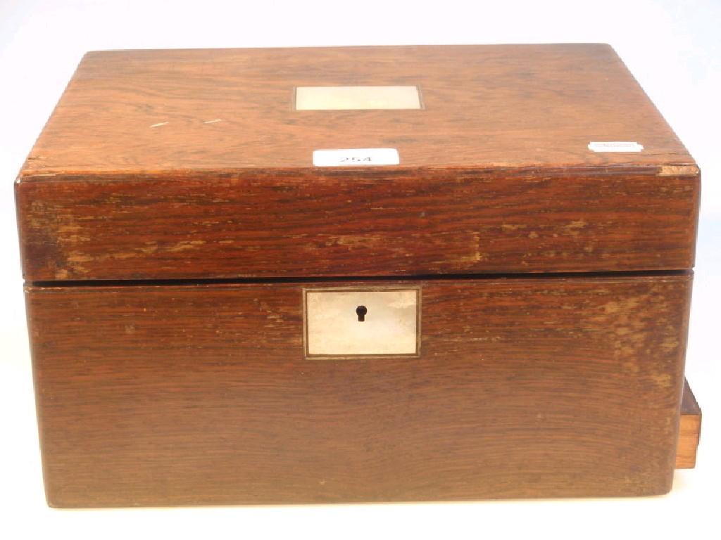 Appraisal: A thC rosewood vanity case the interior fitted with removable