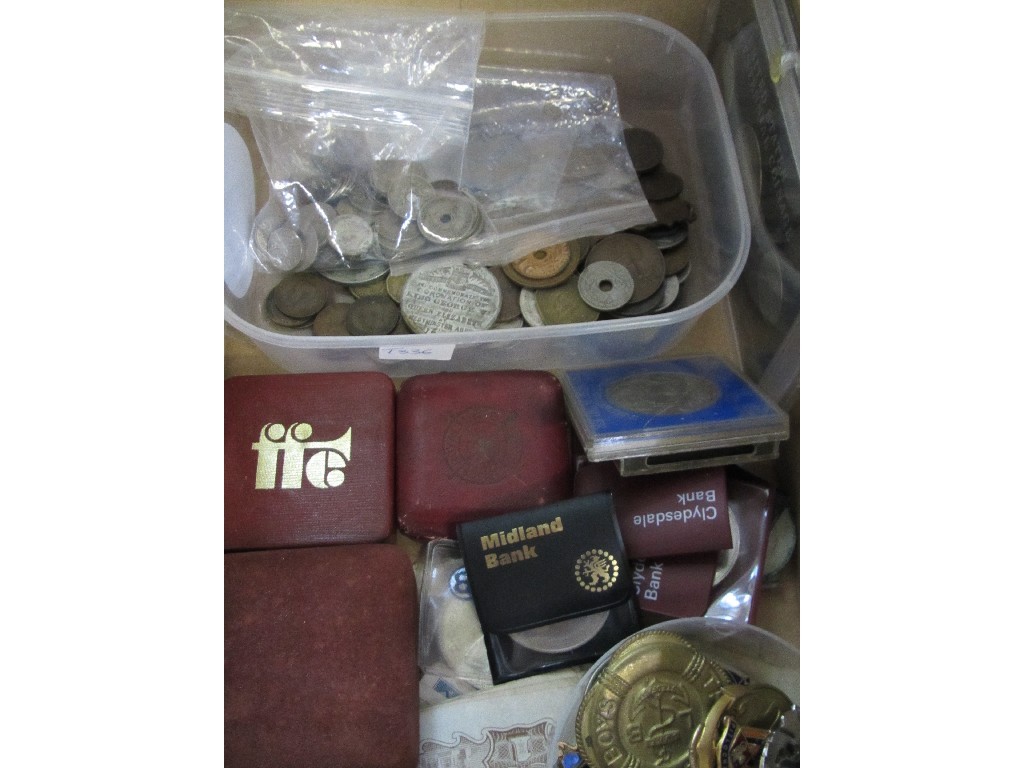 Appraisal: A box of assorted coins Boys Brigade badges etc