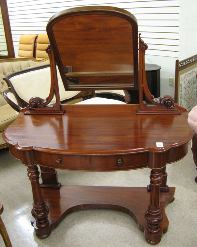 Appraisal: VICTORIAN MAHOGANY DRESSING TABLE English last quarter of the th