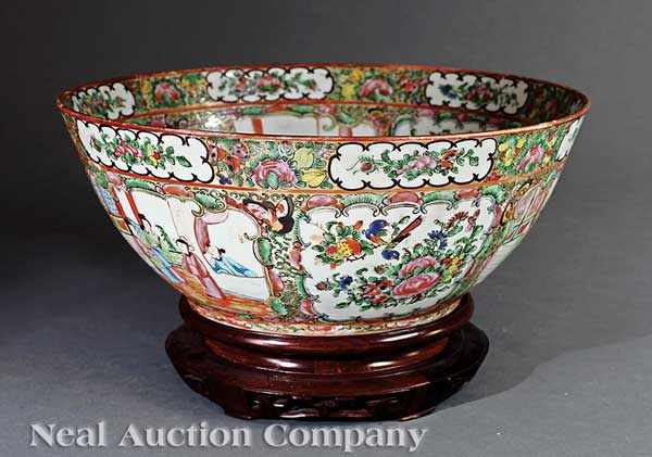 Appraisal: A Chinese Famille Rose Porcelain Punch Bowl th c U-form