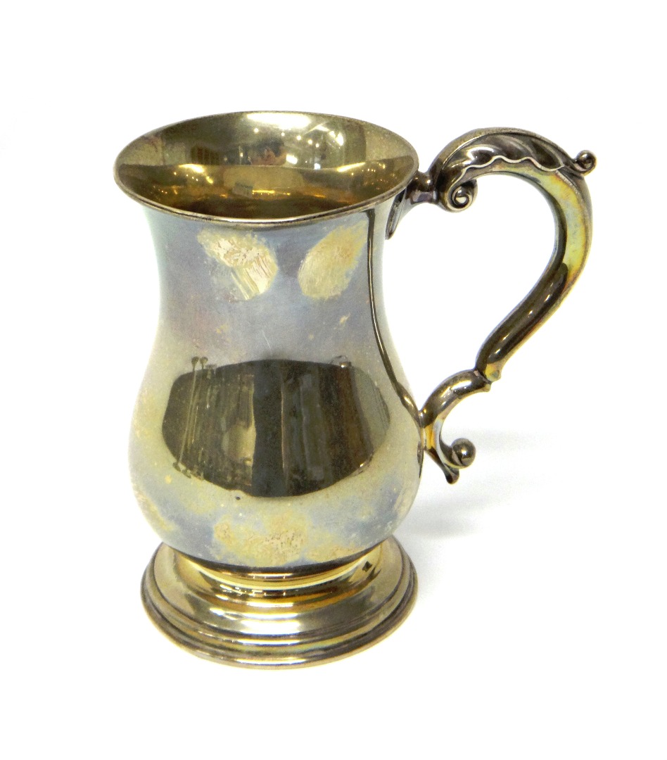 Appraisal: A George VI silver tankard of baluster form Sheffield with