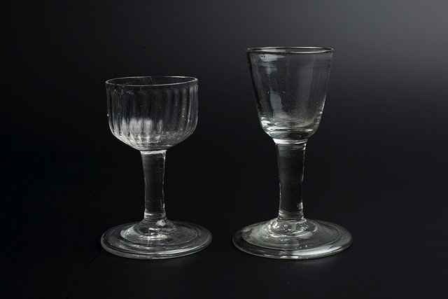 Appraisal: AN TH CENTURY SMALL GIN OR DRAM GLASS with wrythen