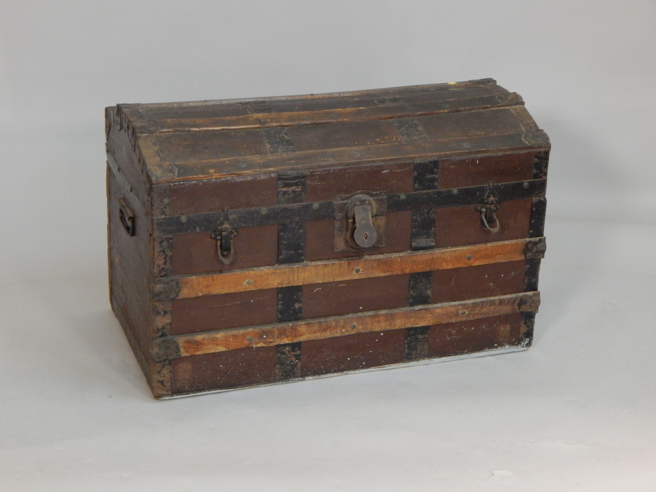 Appraisal: An early thC canvas and wooden domed trunk with metal