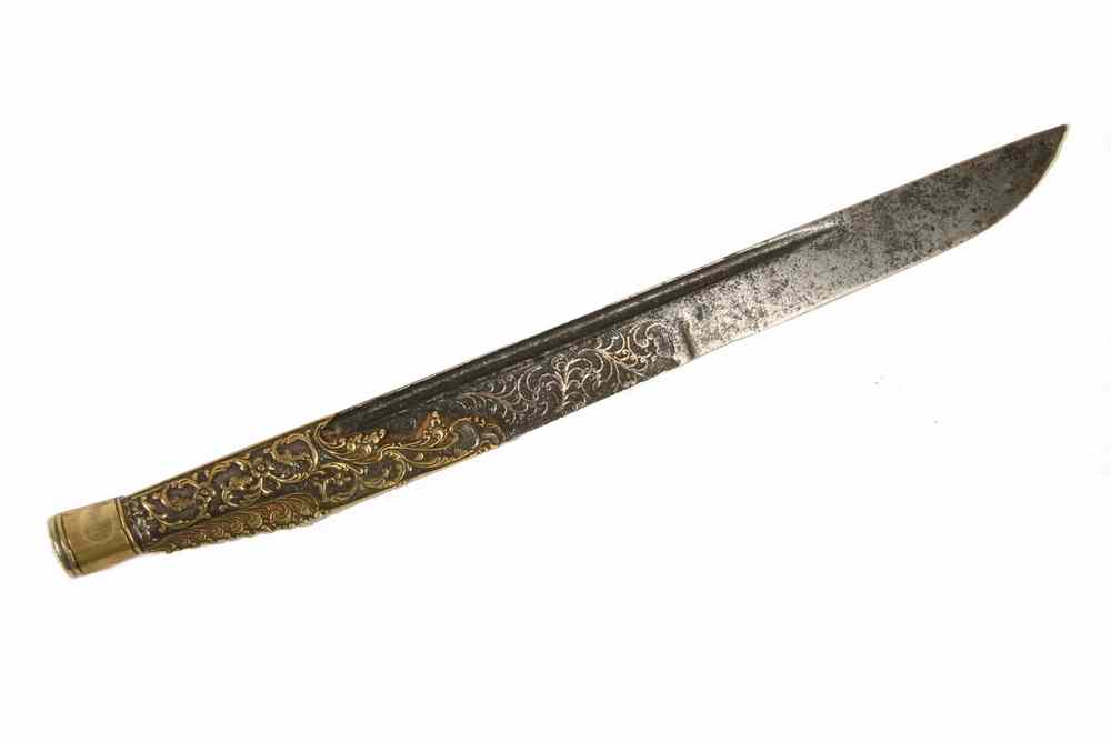 Appraisal: CINGALESE KNIFE - th c Cingalese Phia-Kaetta with wootz iron