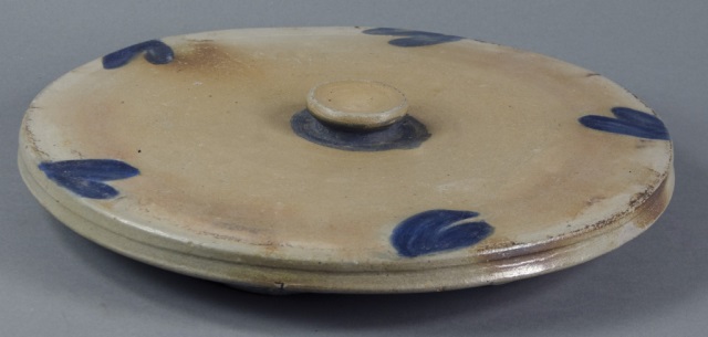 Appraisal: Stoneware Crock Lid with CobaltHaving five brushed cobalt leaves along