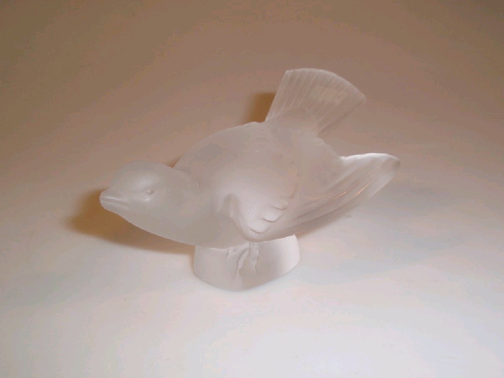 Appraisal: A Lalique model of a small bird with wings partially