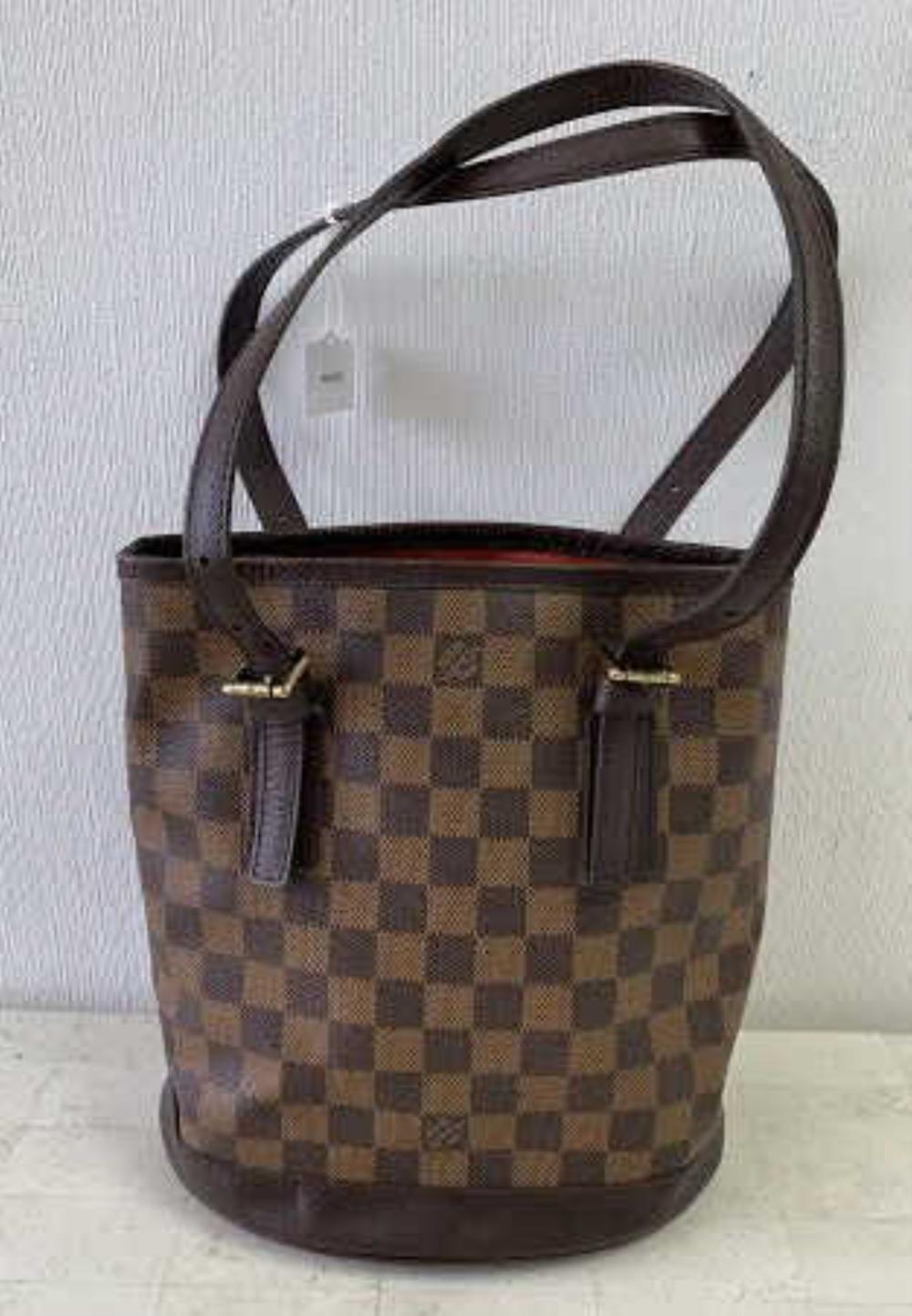 Appraisal: LOUIS VUITTON BROWN MARAIS SHOULDER BAGLouis Vuitton brown Marais shoulder