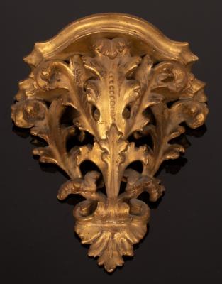 Appraisal: A carved gilt wood wall bracket and a gilt metal