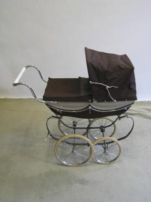 Appraisal: A Silver Cross perambulator coach built in two tone brown