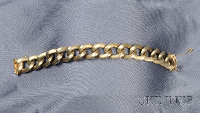 Appraisal: kt Gold Curb Link Bracelet composed of brushed links dwt