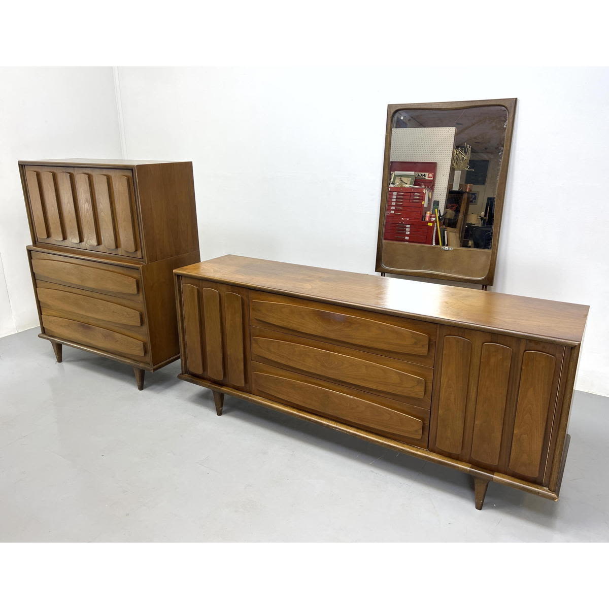 Appraisal: pc AMERICAN of MARTINSVILLE Walnut Bedroom Set High Chest Mirror