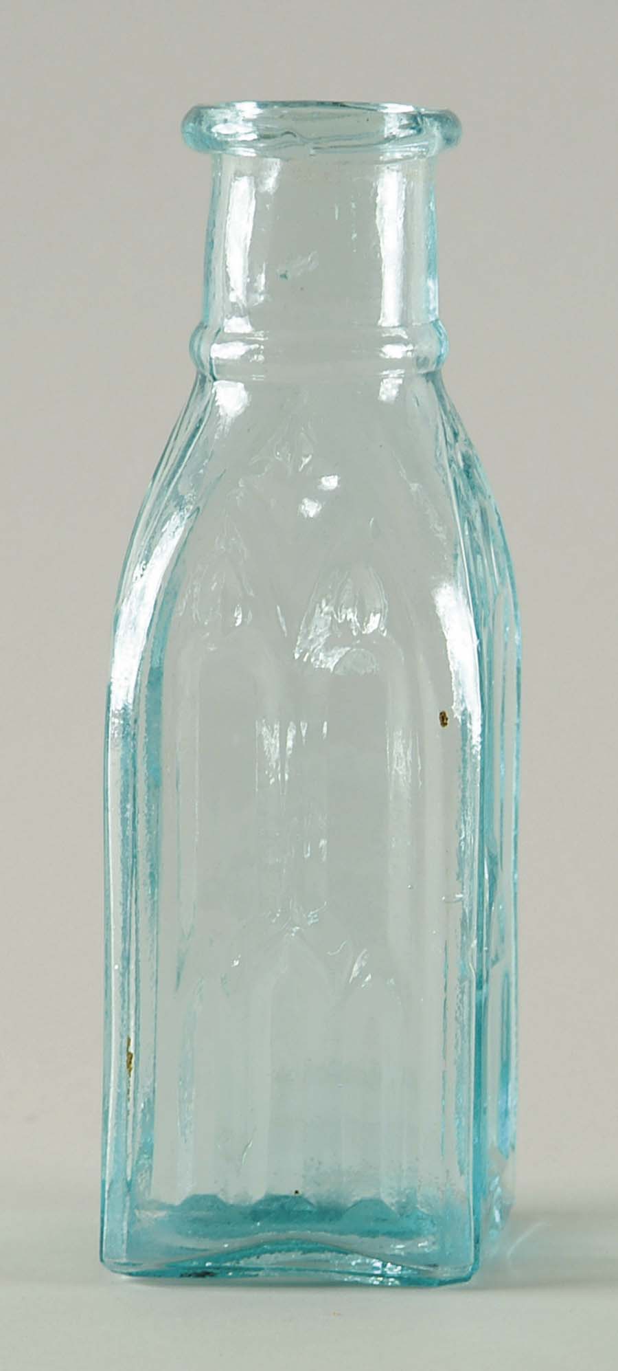 Appraisal: SMALL AQUA CATHEDRAL PICKLE WITH LARGE STAR Each panel different