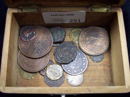 Appraisal: Sundry coins and tokens including an Isaac Newton Farthing Be