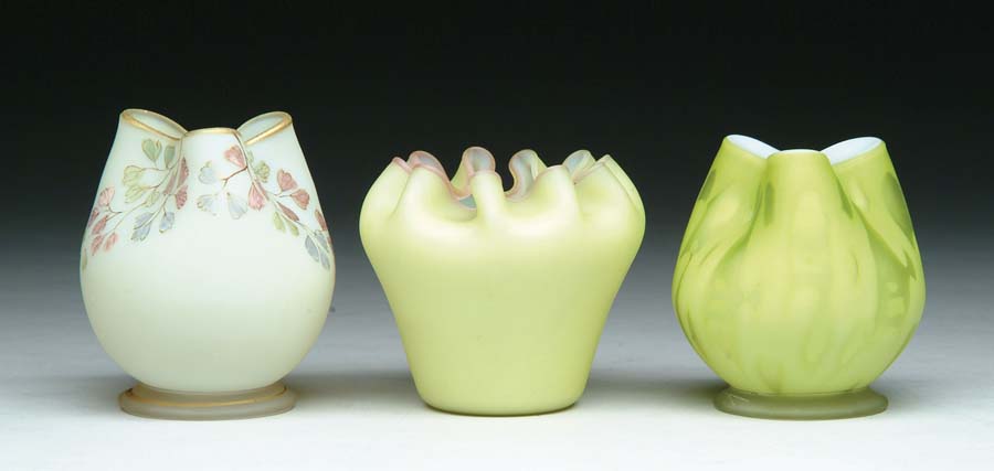 Appraisal: THREE MINIATURE ROSE BOWLS Lot consists of a citron colored