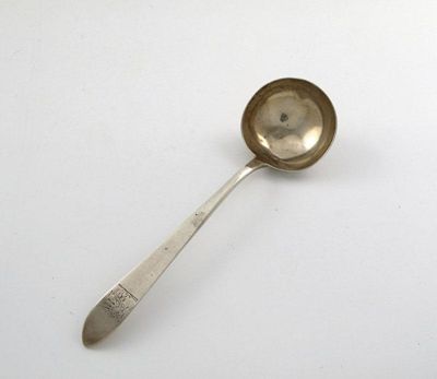 Appraisal: An Irish pointed-end toddy ladle crested makers mark W G