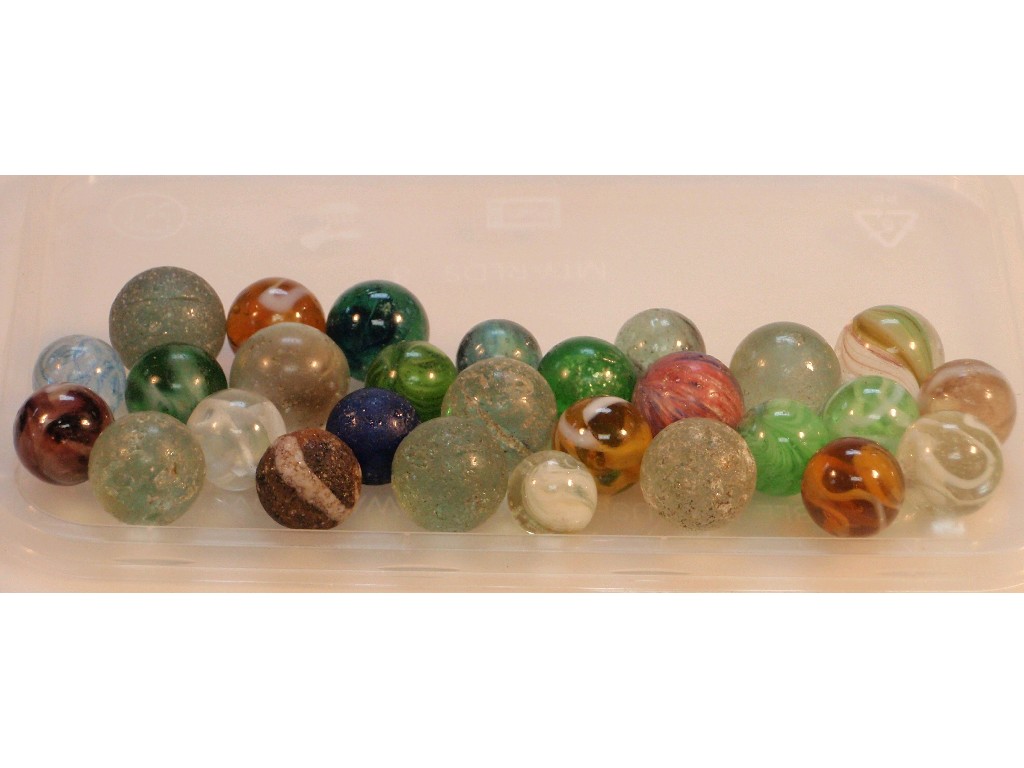 Appraisal: A quantity of Victorian and later marbles