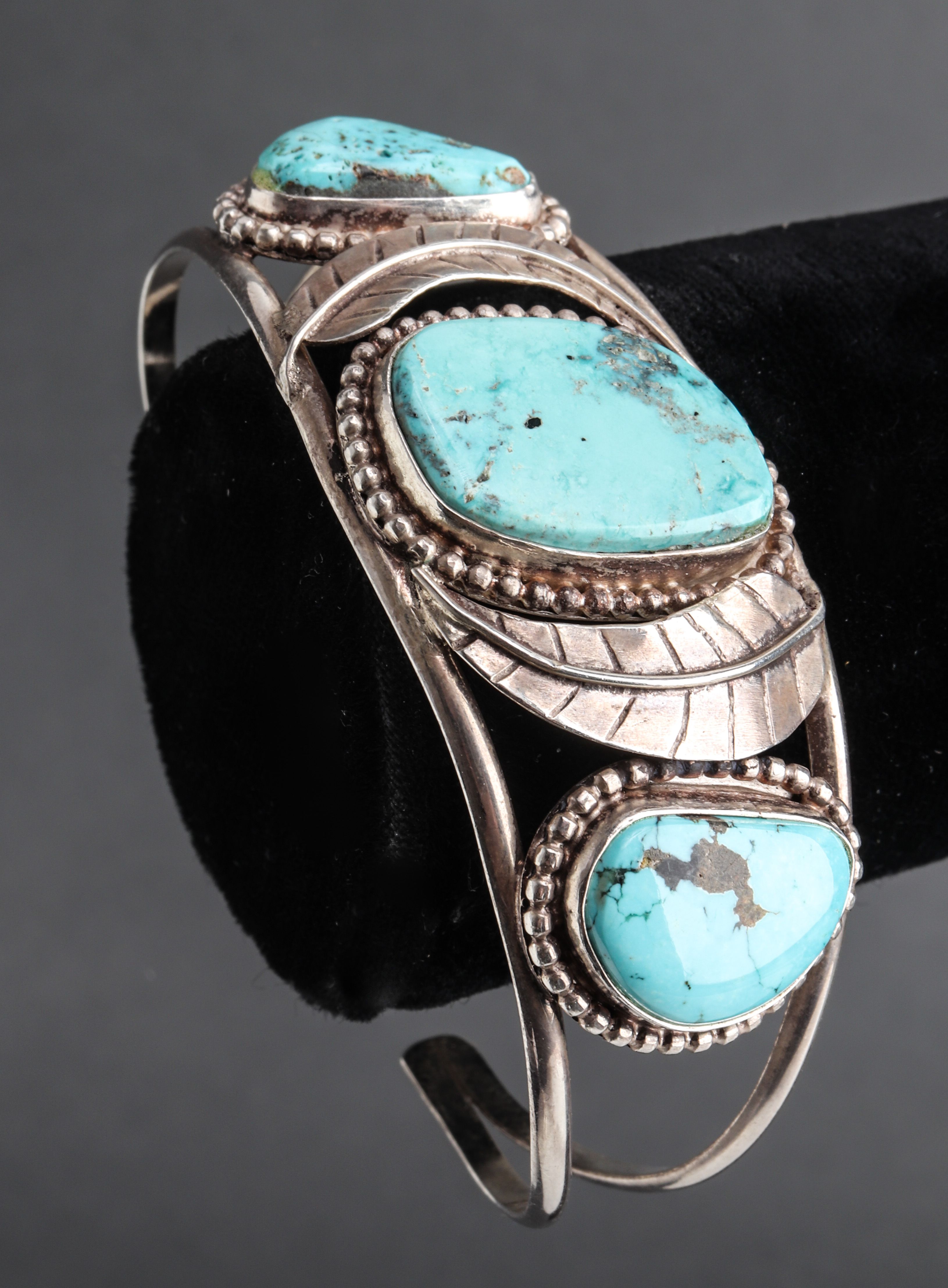 Appraisal: NAVAJO AMERICAN INDIAN SILVER TURQUOISE CUFF Navajo American Indian silver