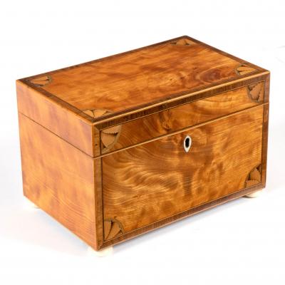 Appraisal: A George III satinwood tea caddy with inlaid corner spandrels